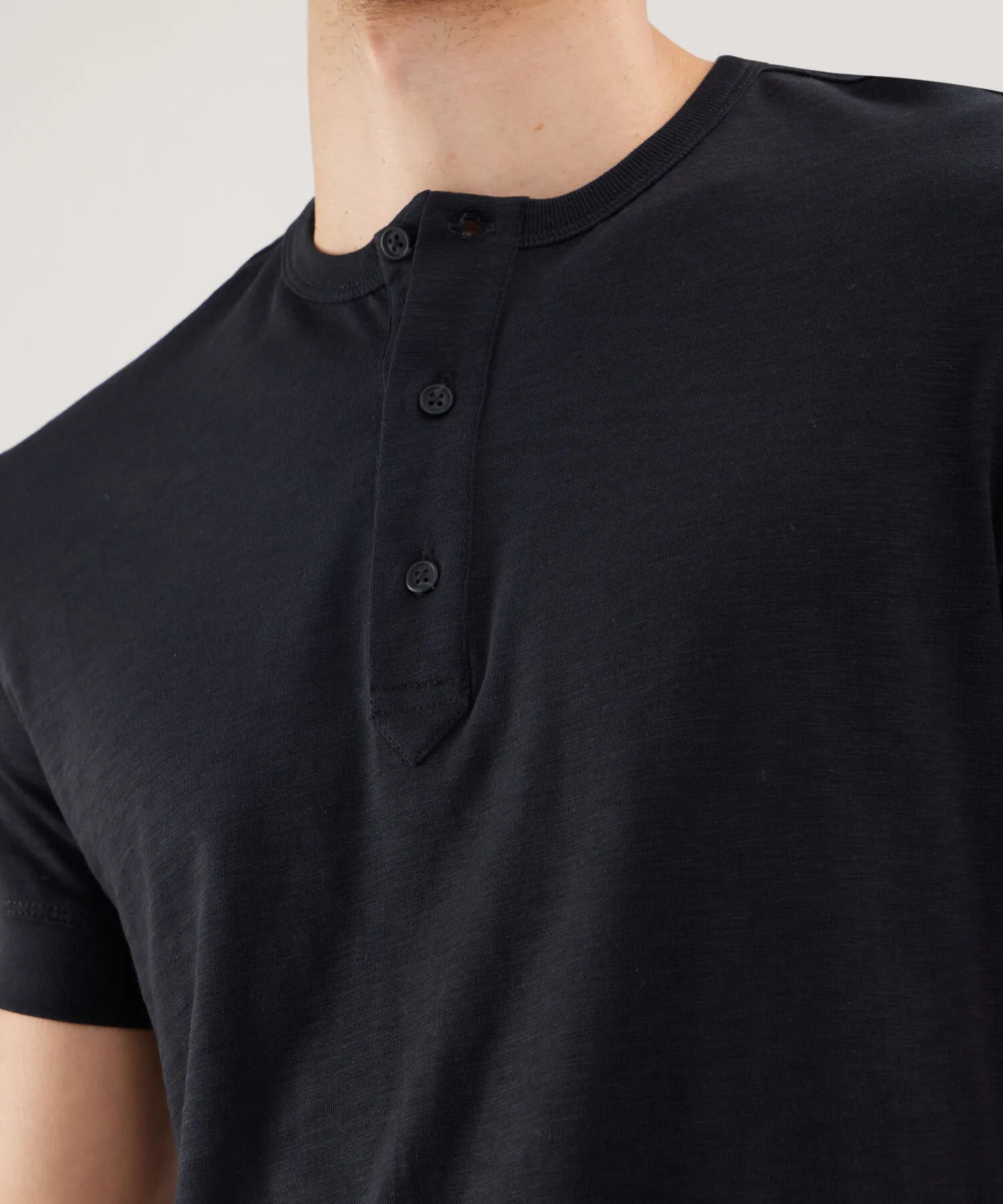 CAMISETA CUELLO HENLEY