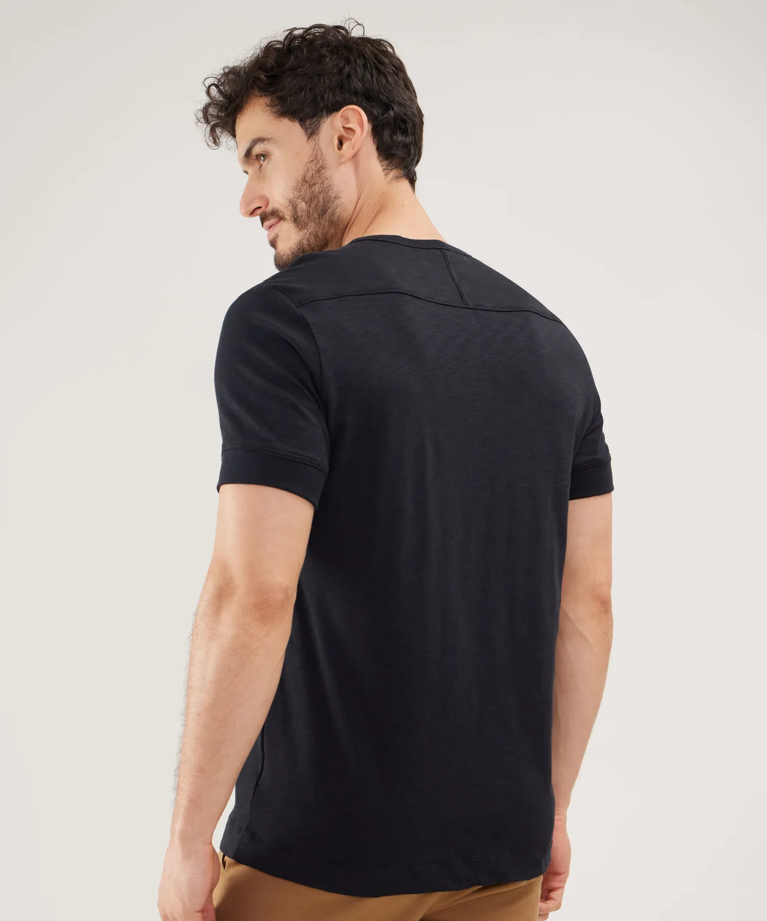 CAMISETA CUELLO HENLEY