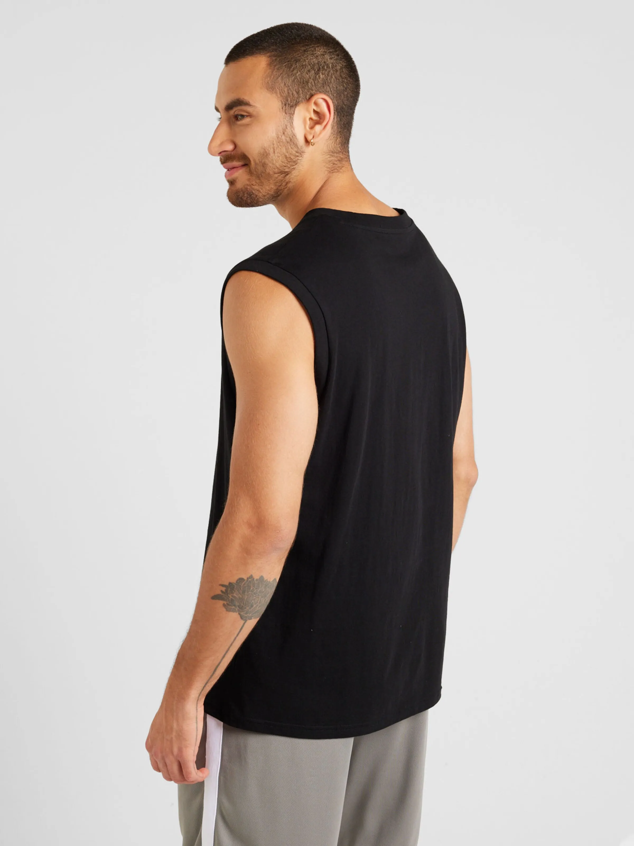 Camiseta GAP en Negro