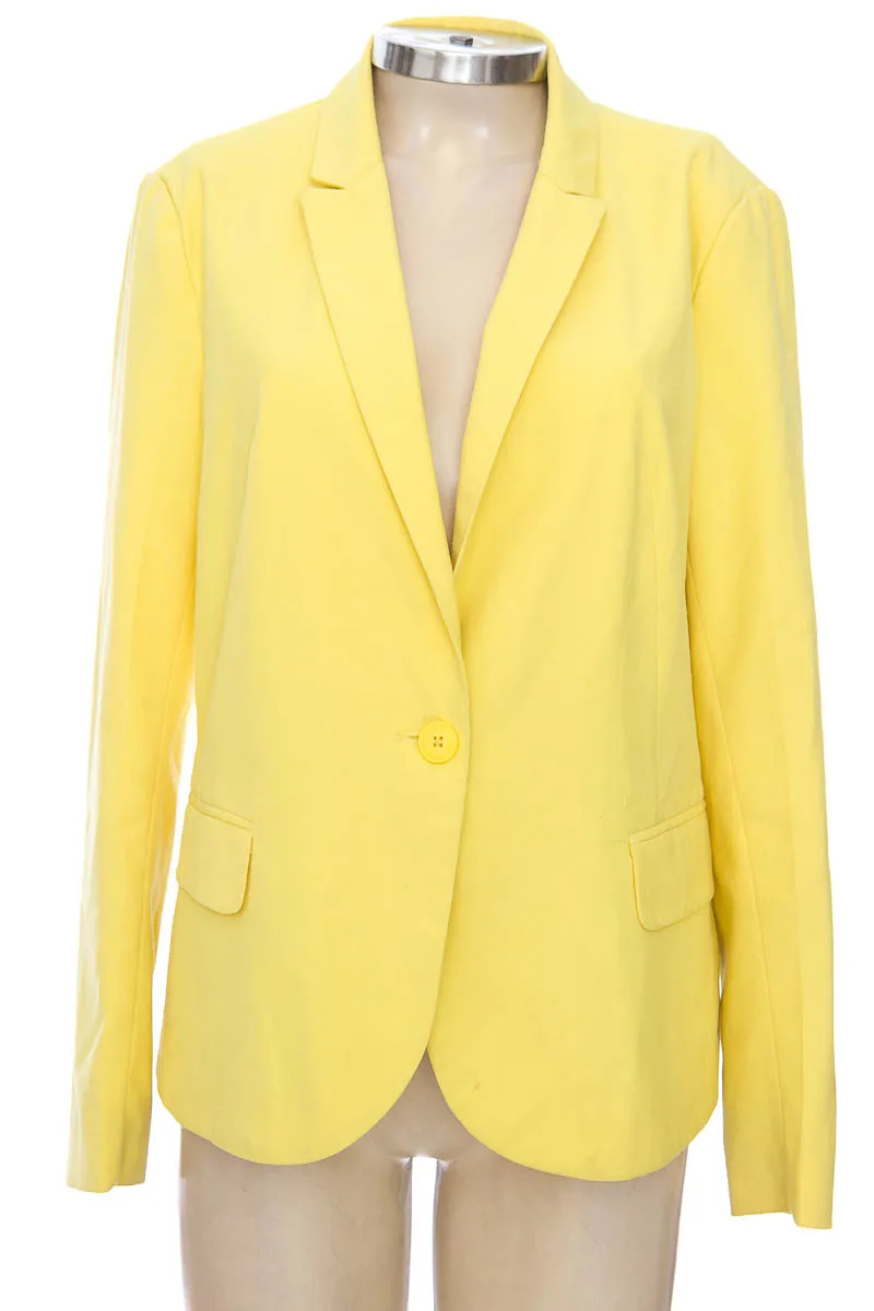 Chaqueta / Abrigo color Amarillo - Stradivarius