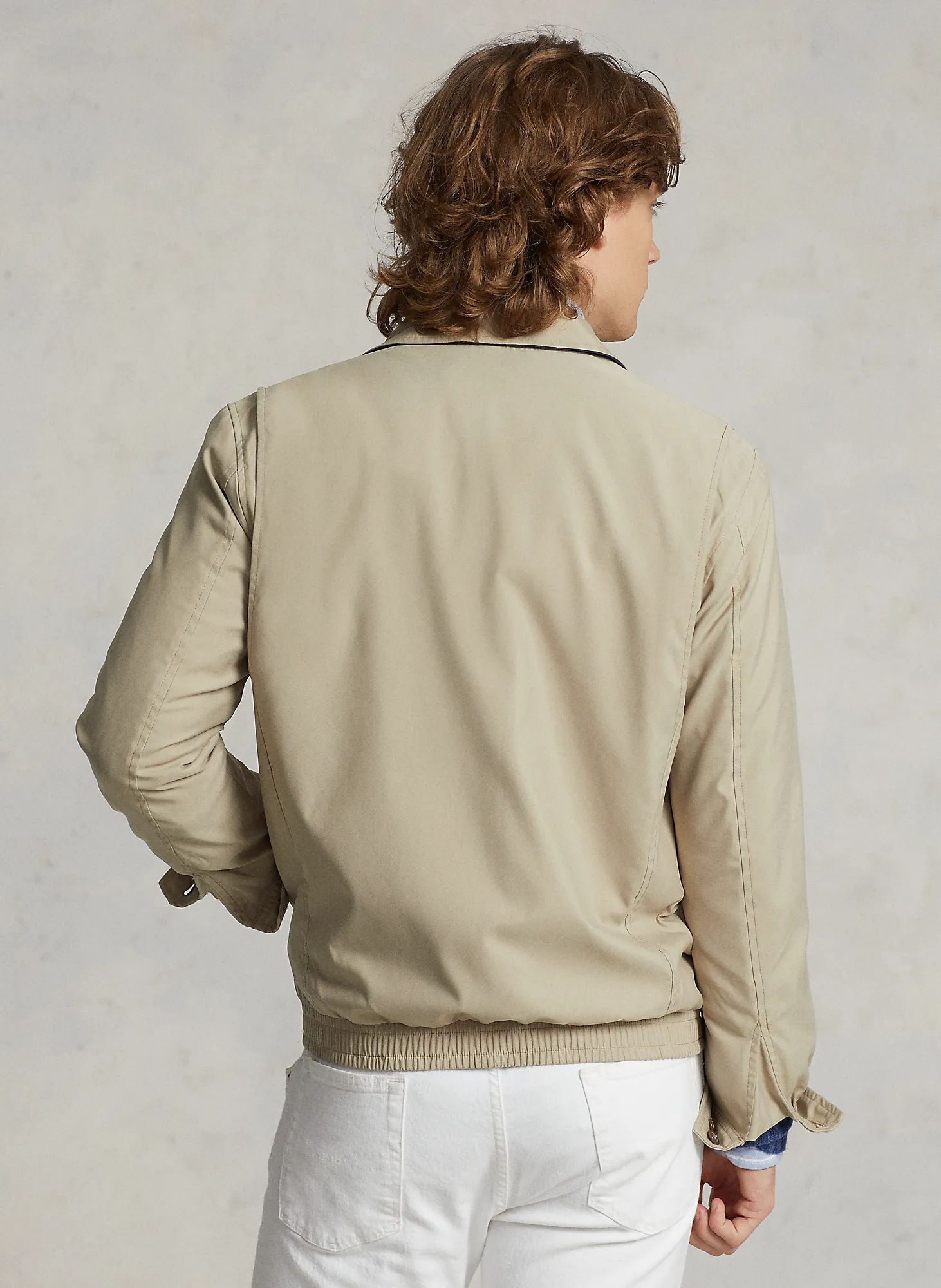 Chaqueta holgada con cuello clásico en beige