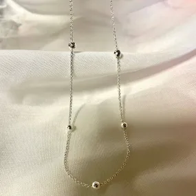 Collar de cadena con bolitas plata