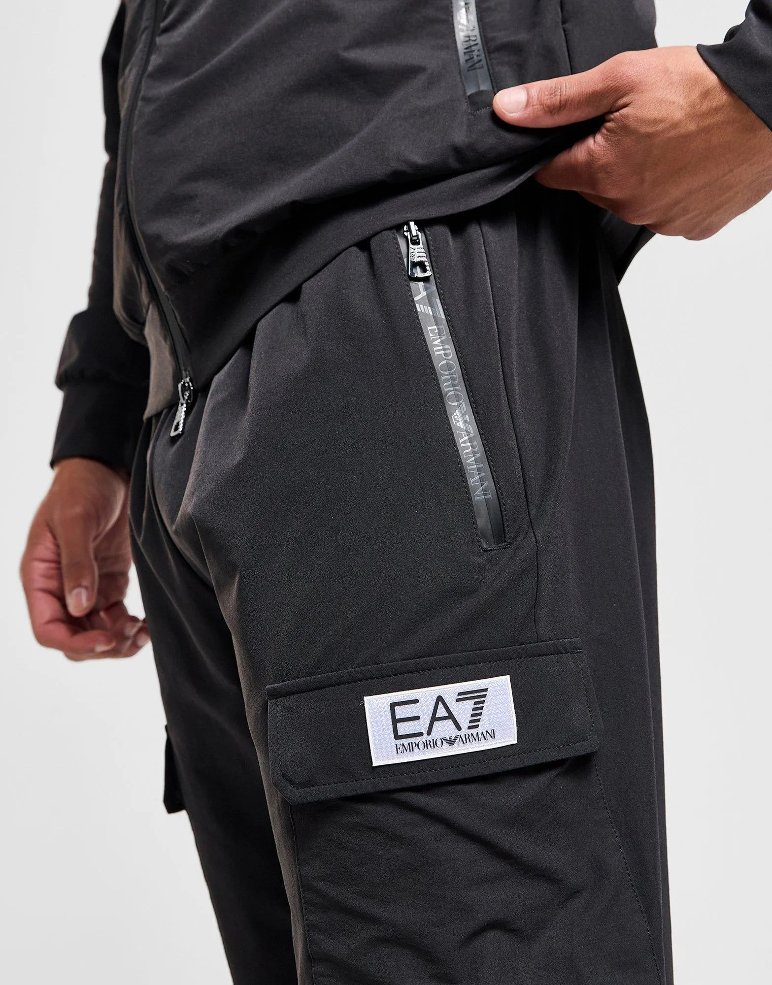 Emporio Armani EA7 Pantalón Cargo Badge Tech