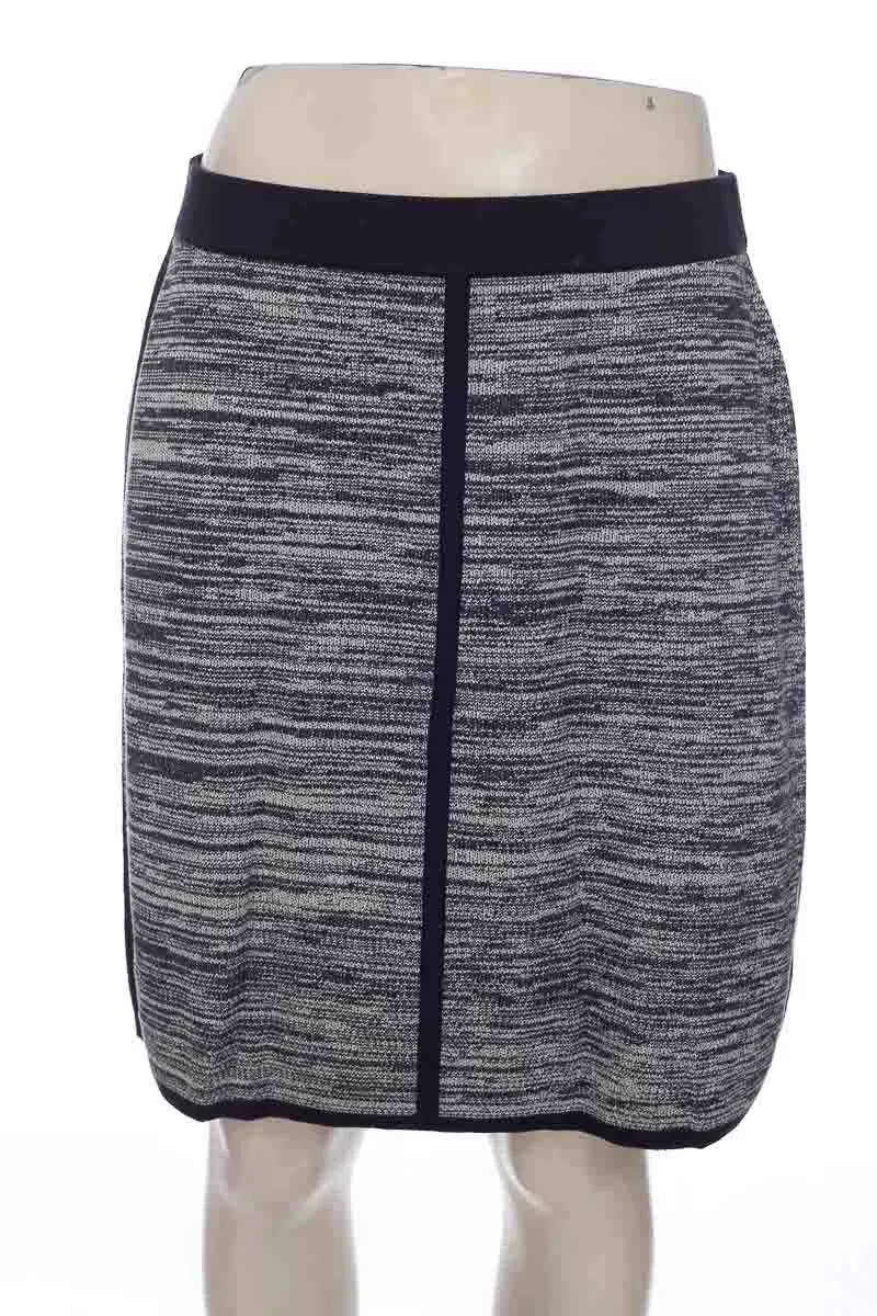 FALDA COLOR GRIS  ANN TAYLOR