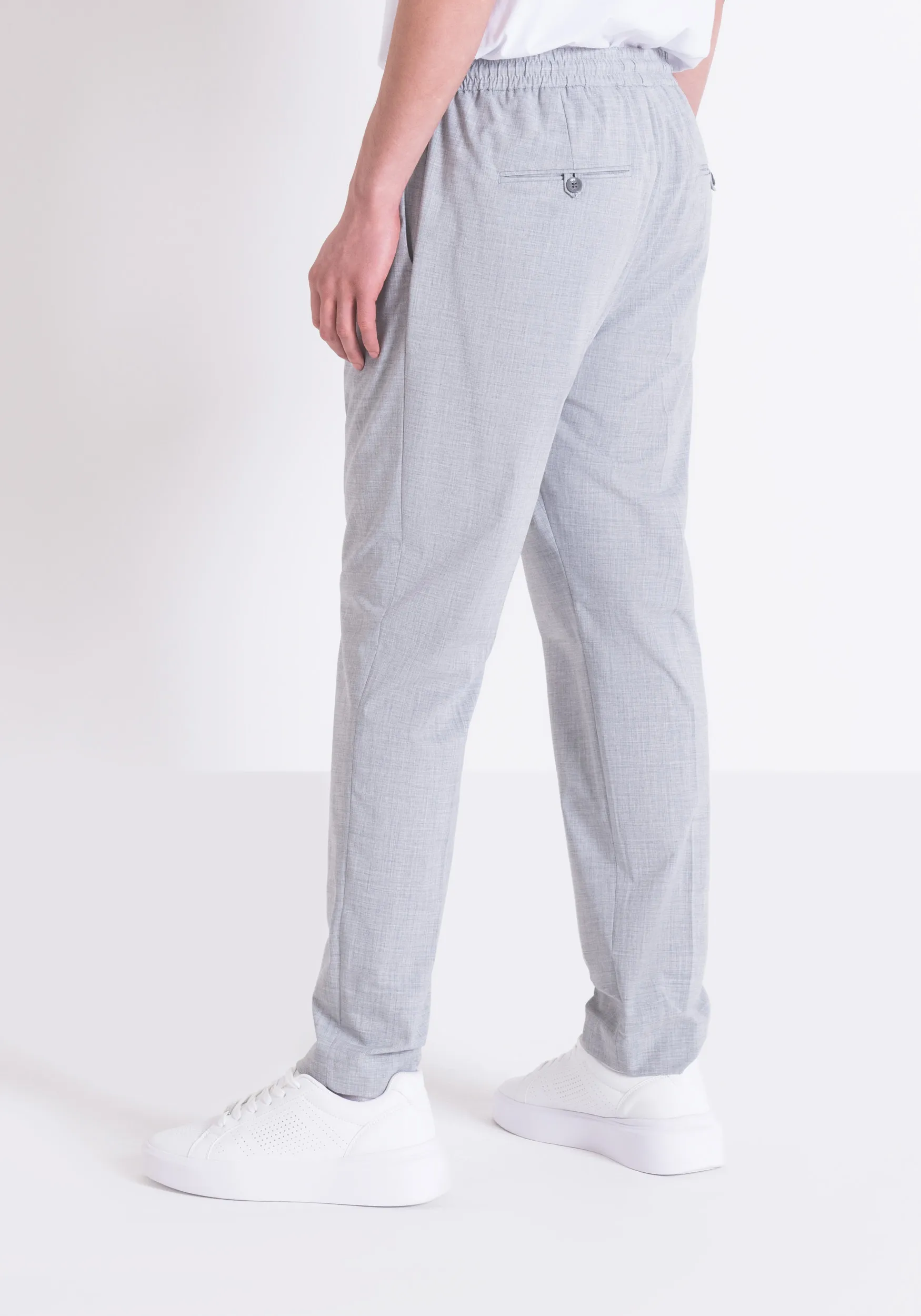 PANTALÓN REGULAR FIT «NEIL» DE MEZCLA DE VISCOSA CON CINTURA ELÁSTICA Y CORDÓN DE AJUSTE