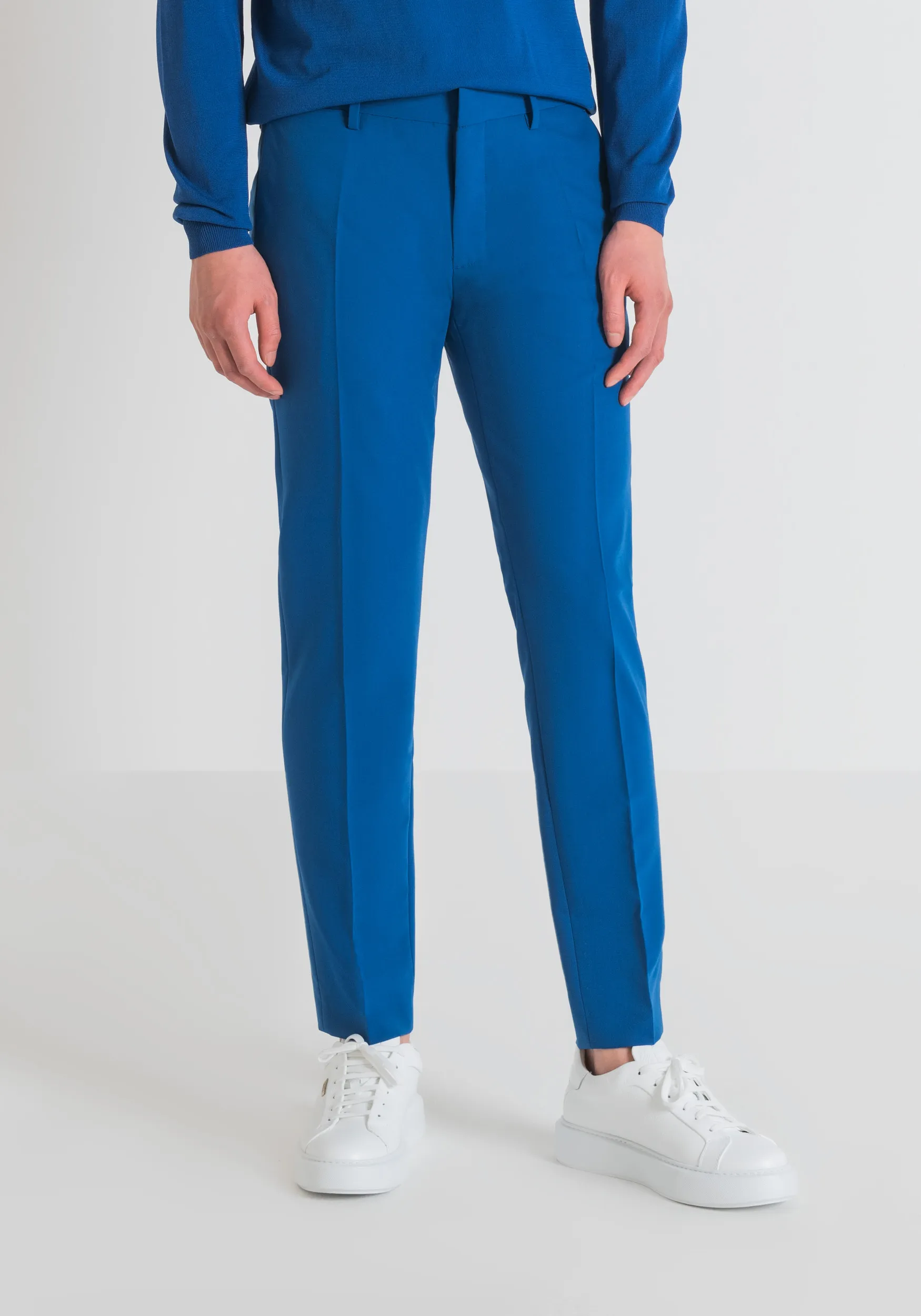 PANTALÓN SLIM FIT «BONNIE» DE TEJIDO DE MEZCLA DE VISCOSA ELÁSTICO