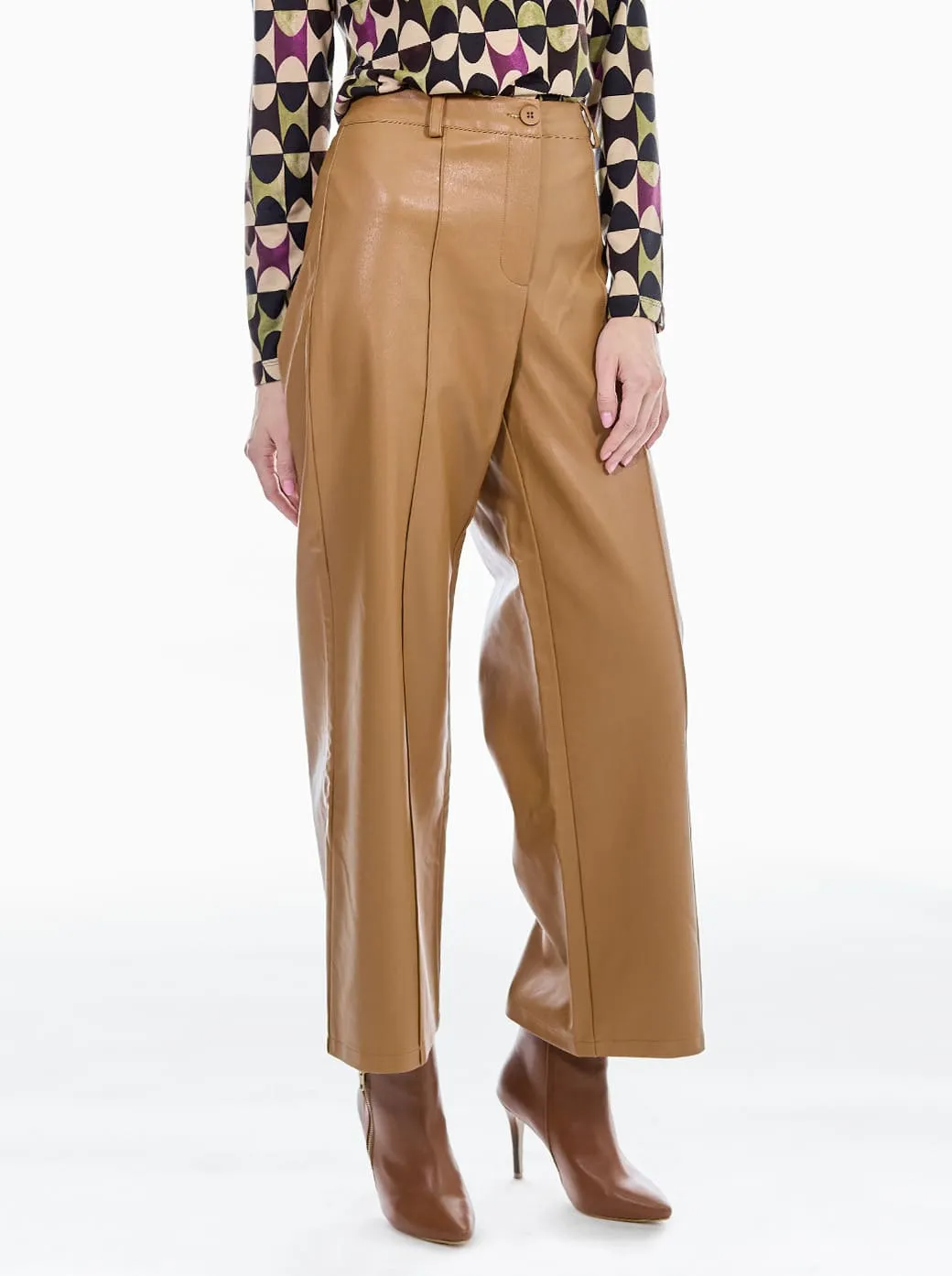 Pantalón camel con alforzas Esenciales