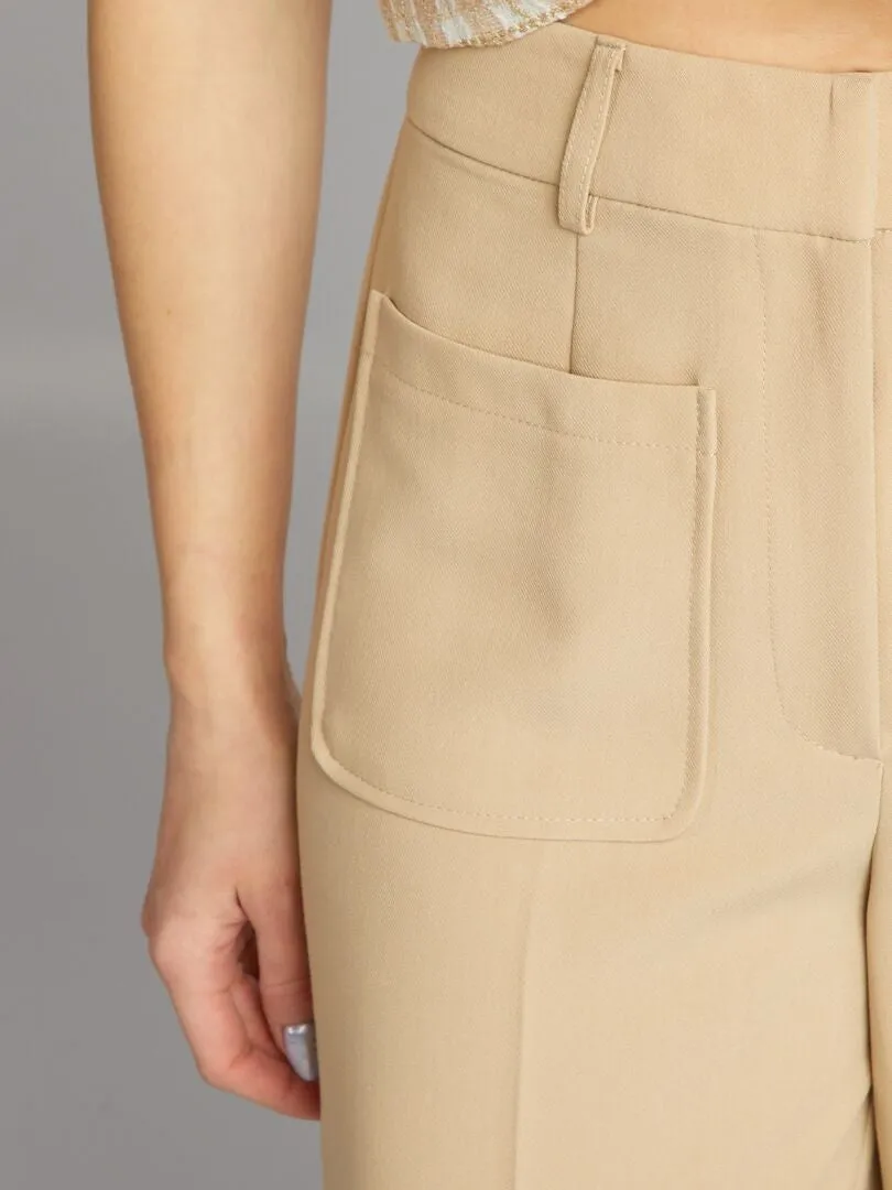 Pantalón recto con bolsillos de parche - BEIGE