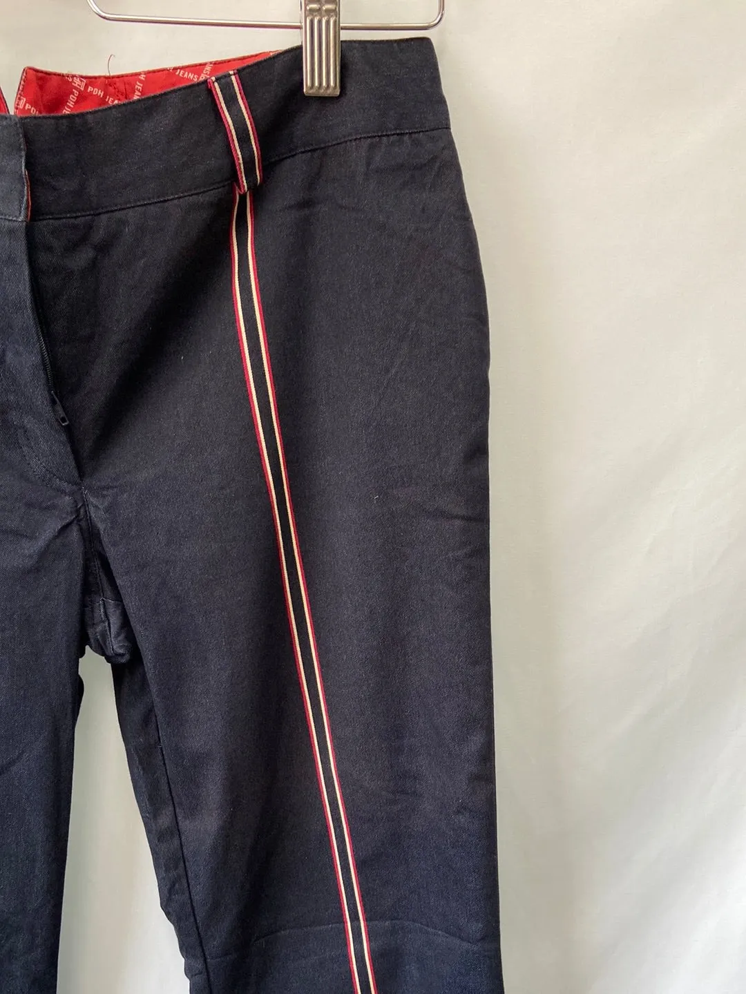 PEDRO DEL HIERRO. Pantalón azul rayas rojas T.40