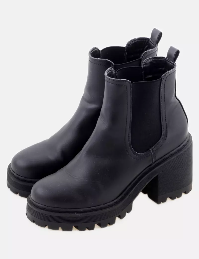 Public Desire Botas