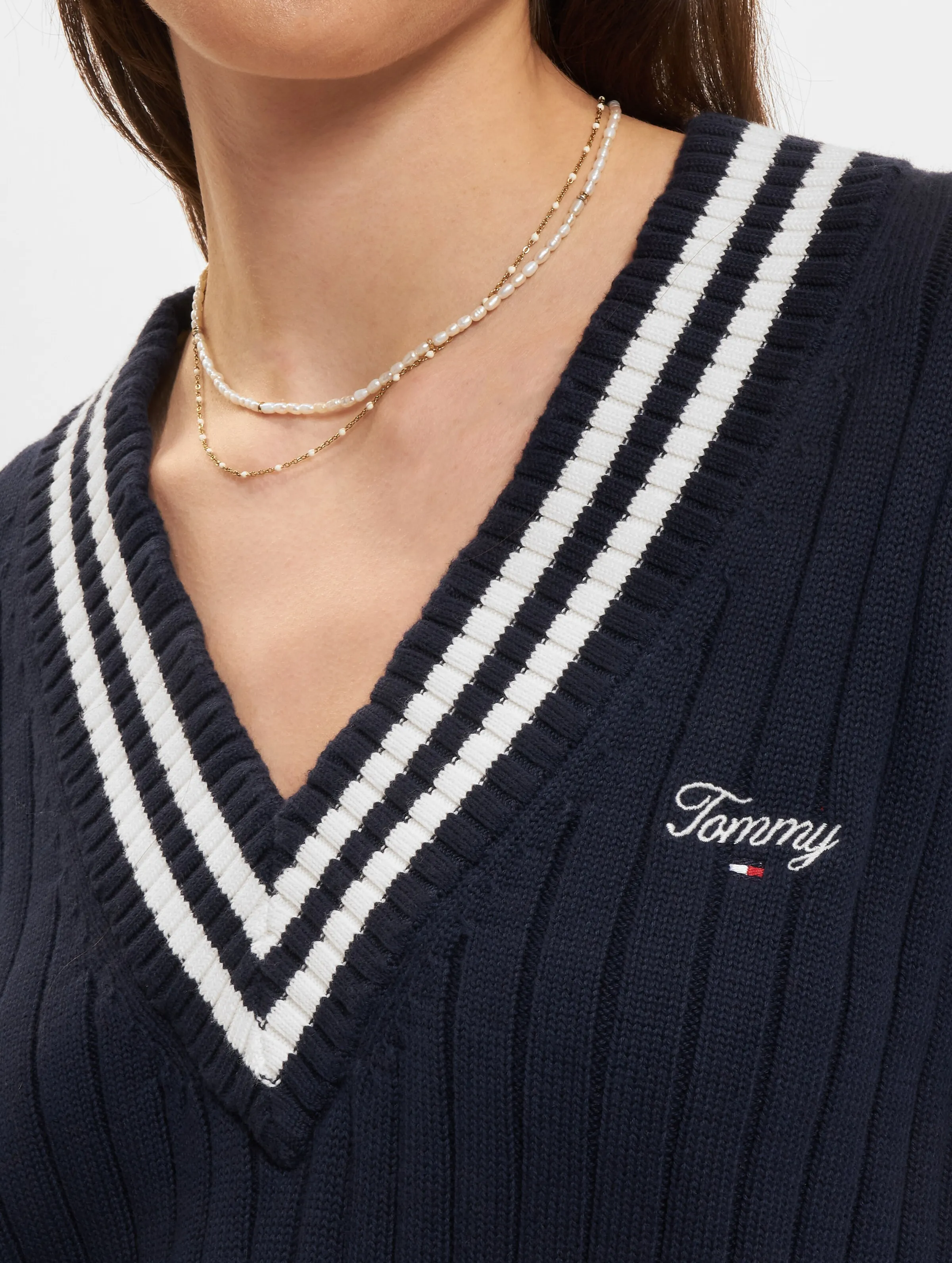 Tommy Jeans Script V Neck Rib