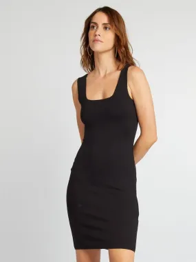 Vestido corto con cuello cuadrado - negro