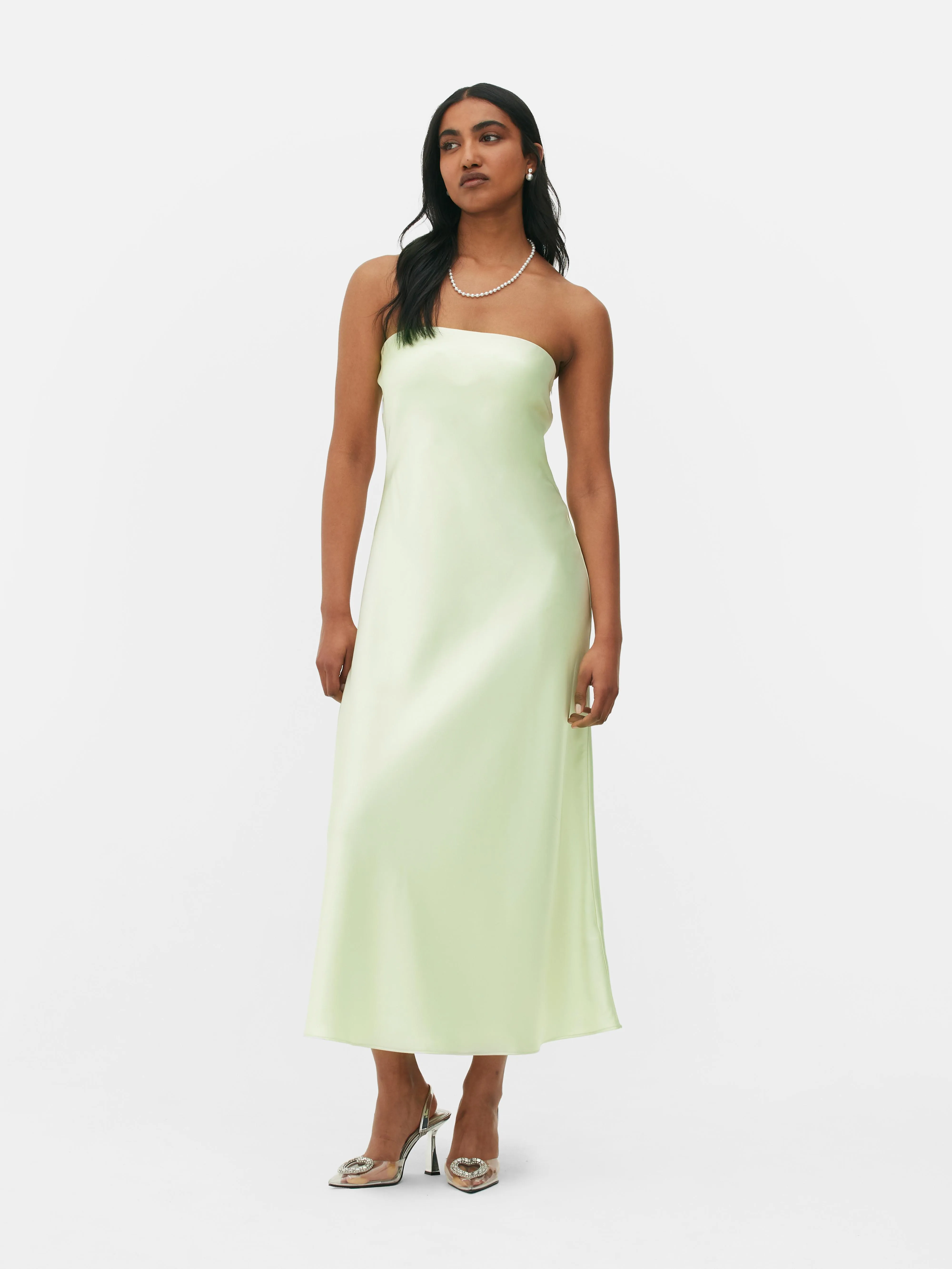 Vestido midi de satén bandeau tipo combinación